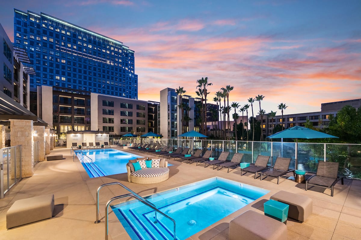 11 Best Hotels in South Coast Metro, Costa Mesa (CA)